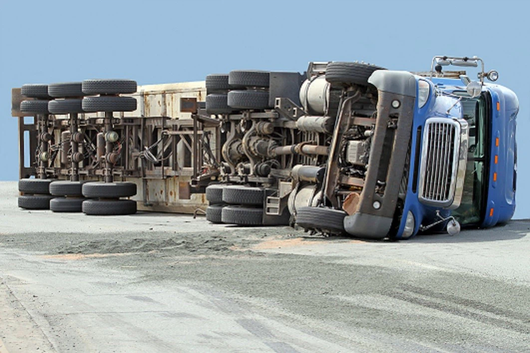 overturned-semi-truck-accident overturned-semi-truck-accident