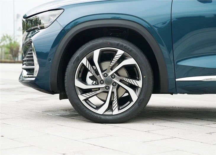 GEELY XingYue 2.0T 4WD SUV