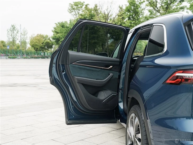 GEELY XingYue 2.0T 4WD SUV
