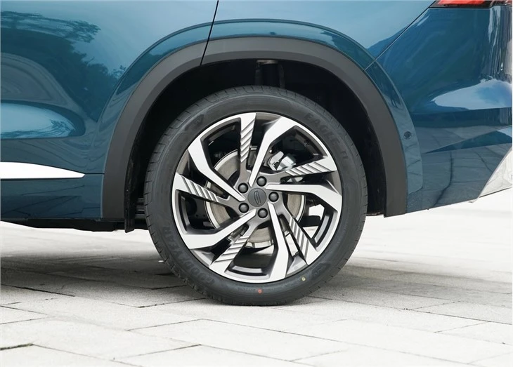 GEELY XingYue 2.0T 4WD SUV