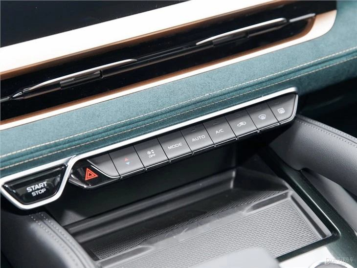 GEELY XingYue 2.0T 4WD SUV