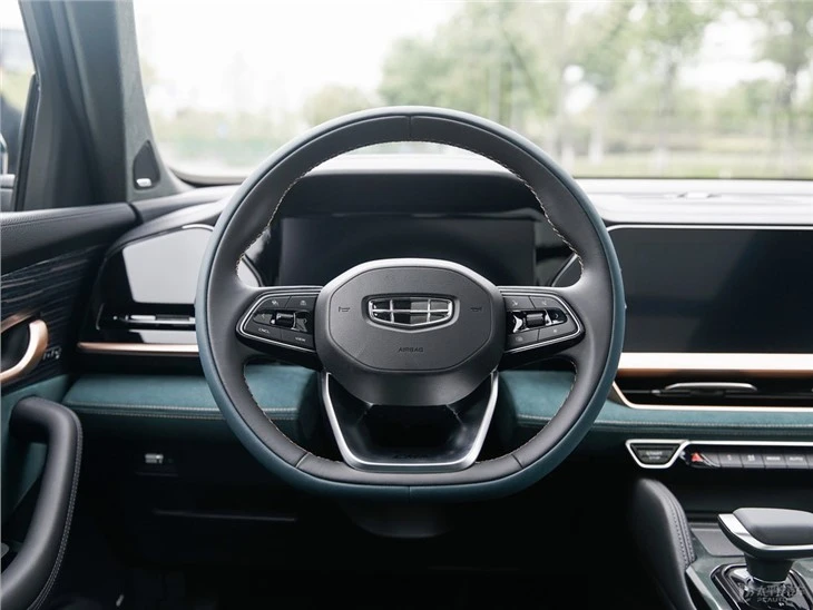 GEELY XingYue 2.0T 4WD SUV