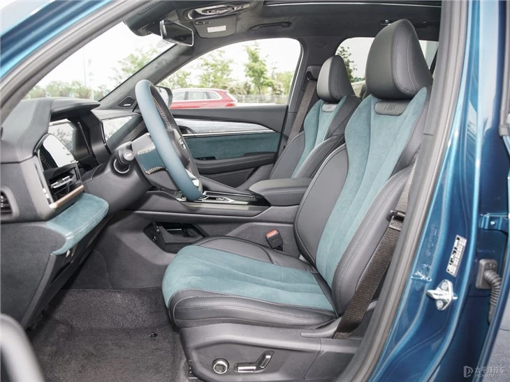 GEELY XingYue 2.0T 4WD SUV