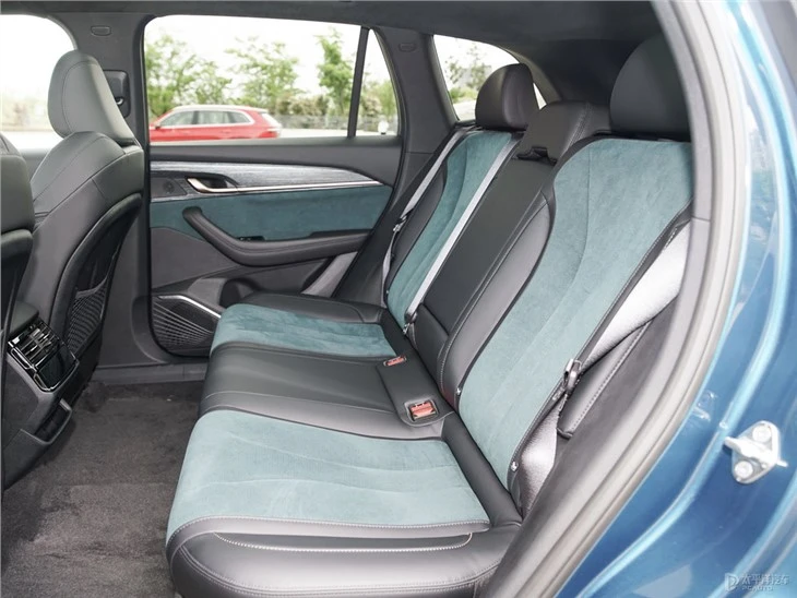 GEELY XingYue 2.0T 4WD SUV