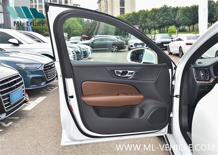 2025 VOLVO S60 Sedan