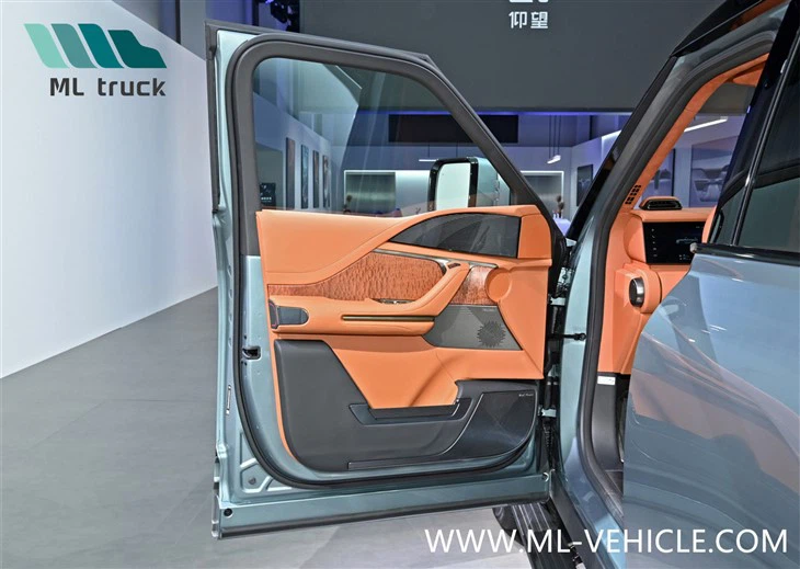 BYD YangWang U8 PHEV SUV Luxury Edition