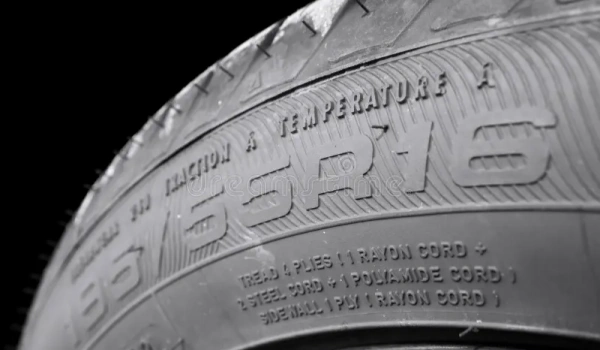 What should you pay attention to when selecting stock tires?