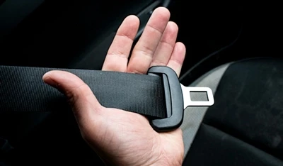 What should I do if my seatbelt retracts slowly?